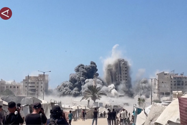 Detik-detik Gedung Musthaha di Gaza runtuh oleh serangan bom Israel