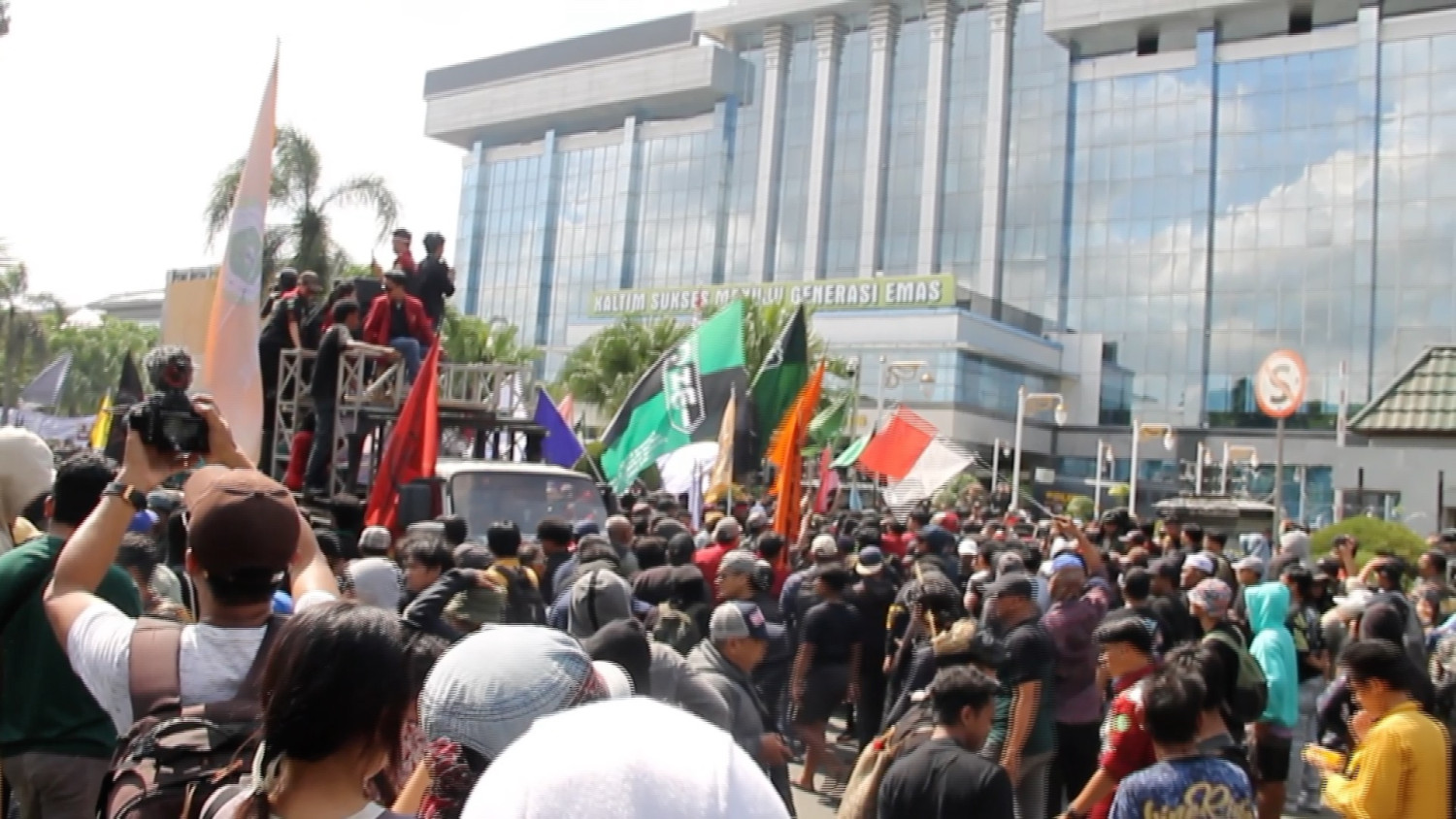Ribuan massa demo di Kaltim, aksi berlangsung kondusif