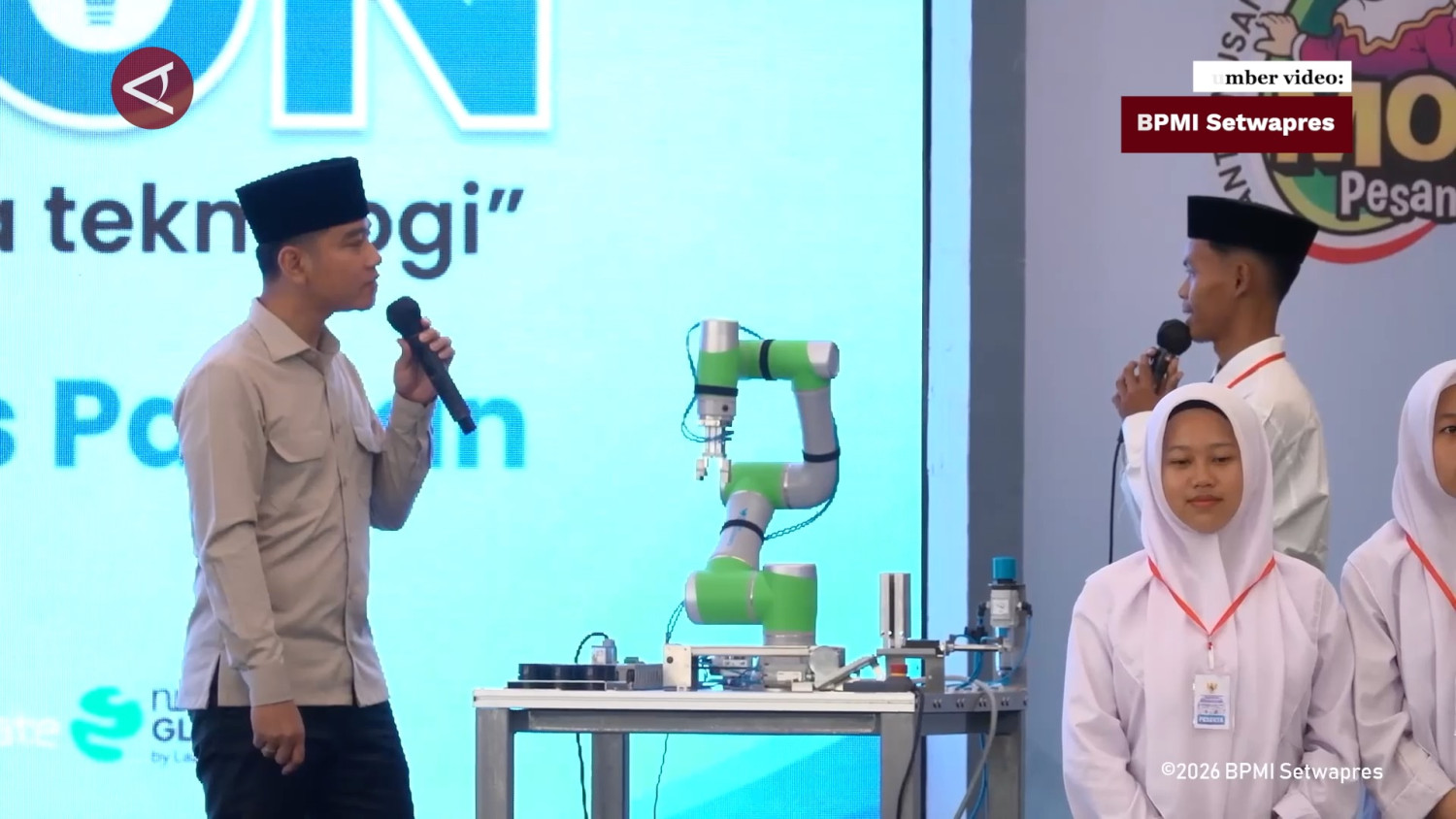 Gibran tekankan santri untuk adaptif dan kompetitif di era digital