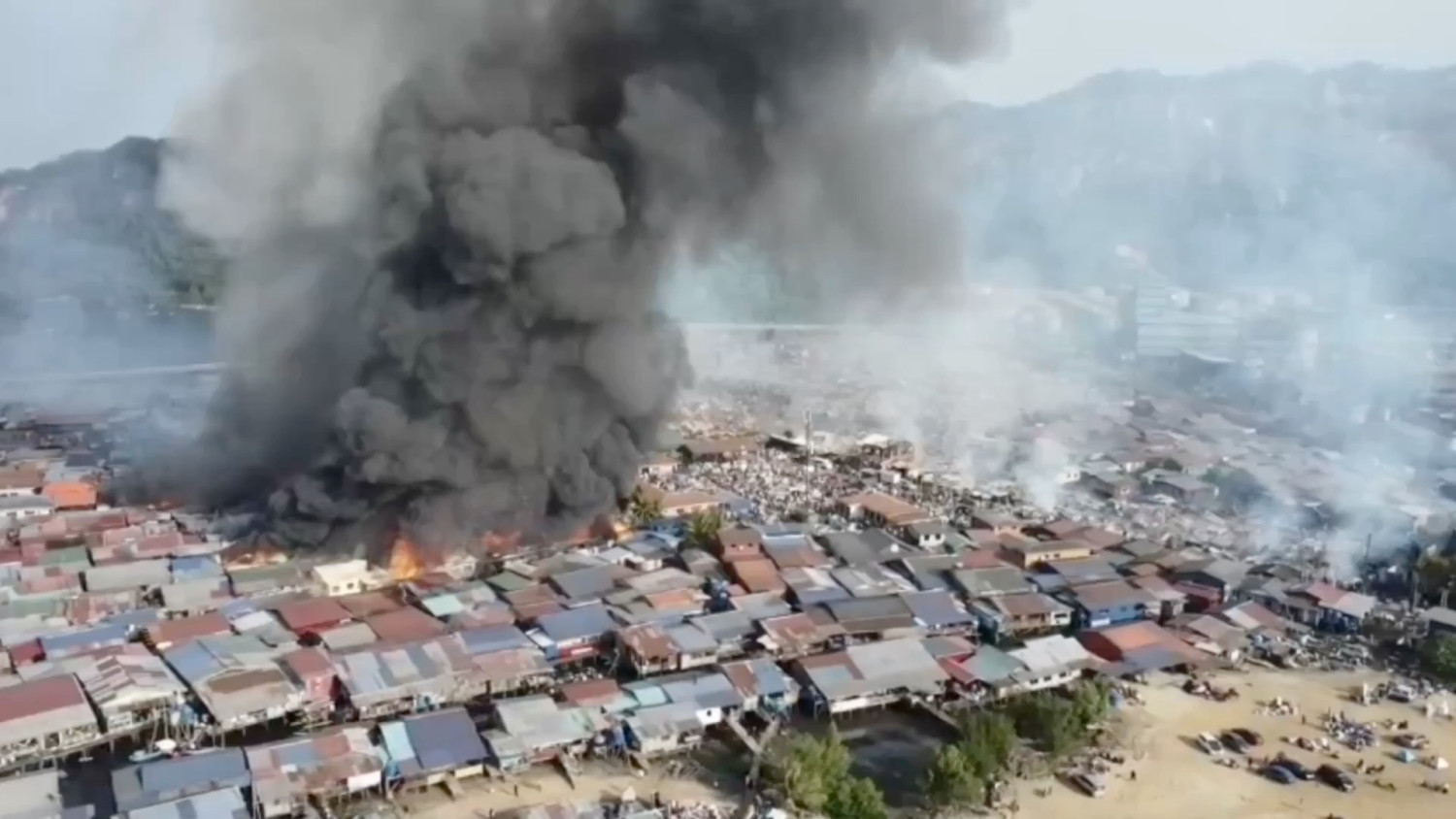 Kebakaran besar lahap 1.000 rumah di perkampungan pesisir Sabah