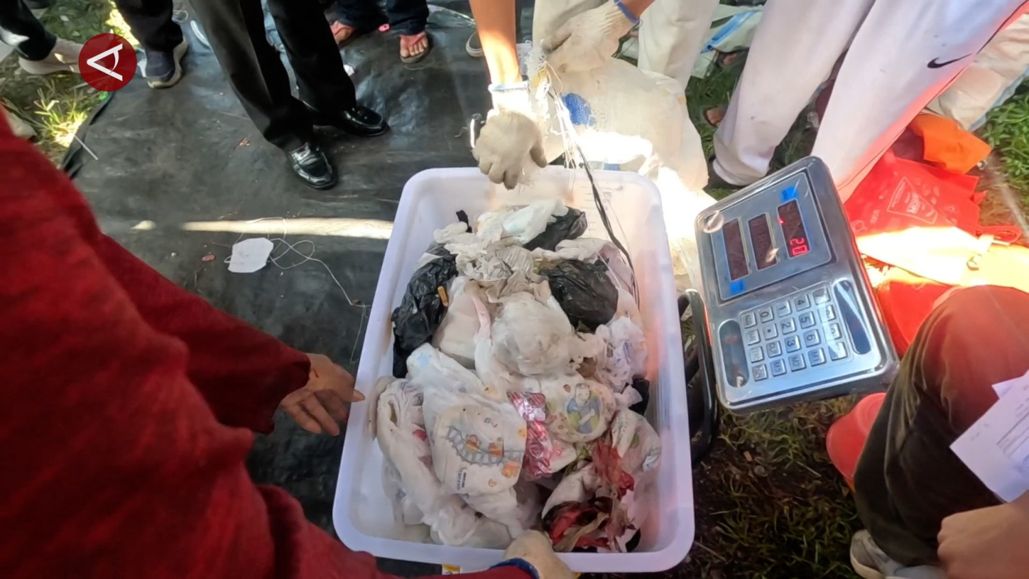 Pilah limbah dari rumah jadi upaya kurangi bakar sampah di Bogor