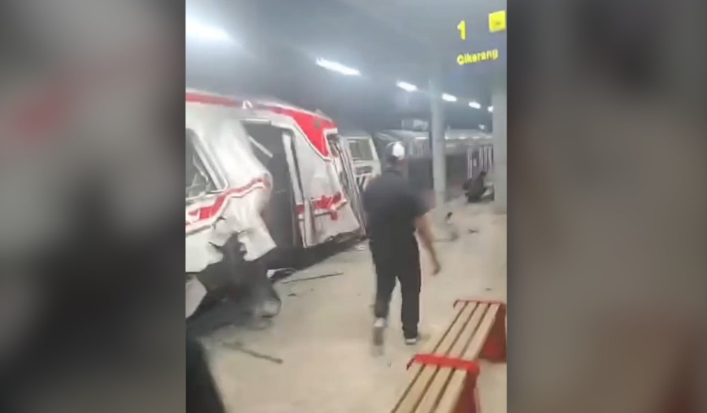 Tabrakan KA Argo Bromo dan KRL di Bekasi, empat orang meninggal dunia