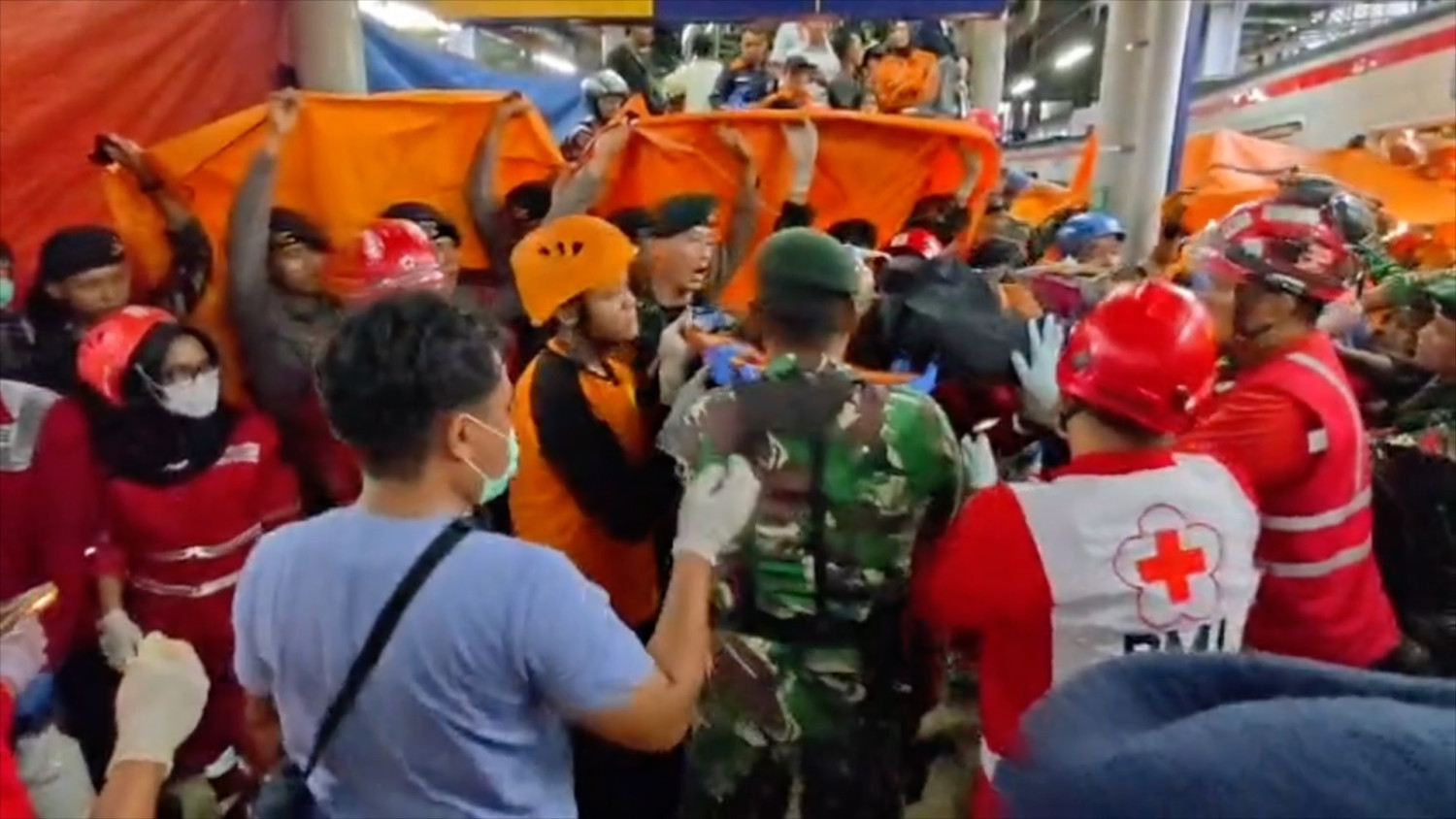 Terbaru, jumlah korban tewas kecelakaan kereta Bekasi jadi 14 orang