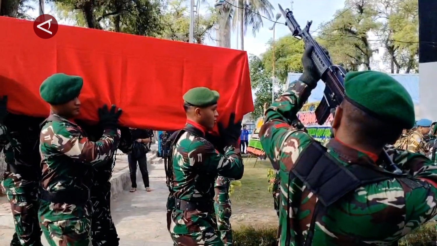 Upacara militer iringi pemakaman Praka Rico di Deli Serdang