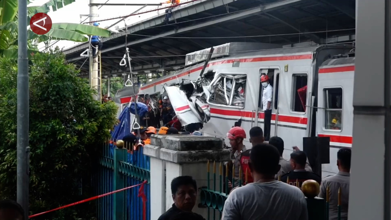 Usai kecelakaan KA di Bekasi, AHY soroti bahaya lintasan sebidang