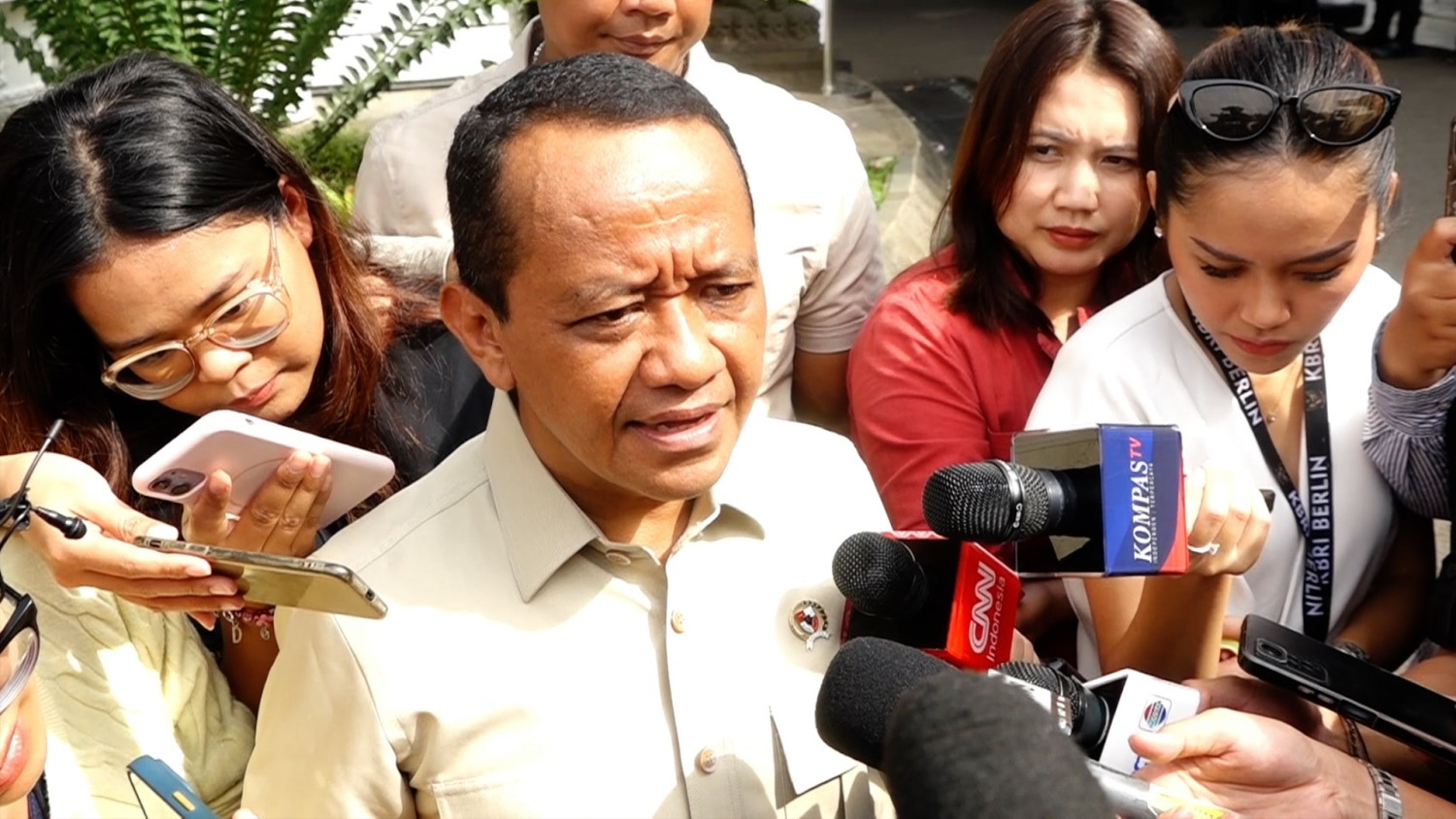 Menteri Bahlil tepis isu kenaikan tarif listrik dan BBM subsidi