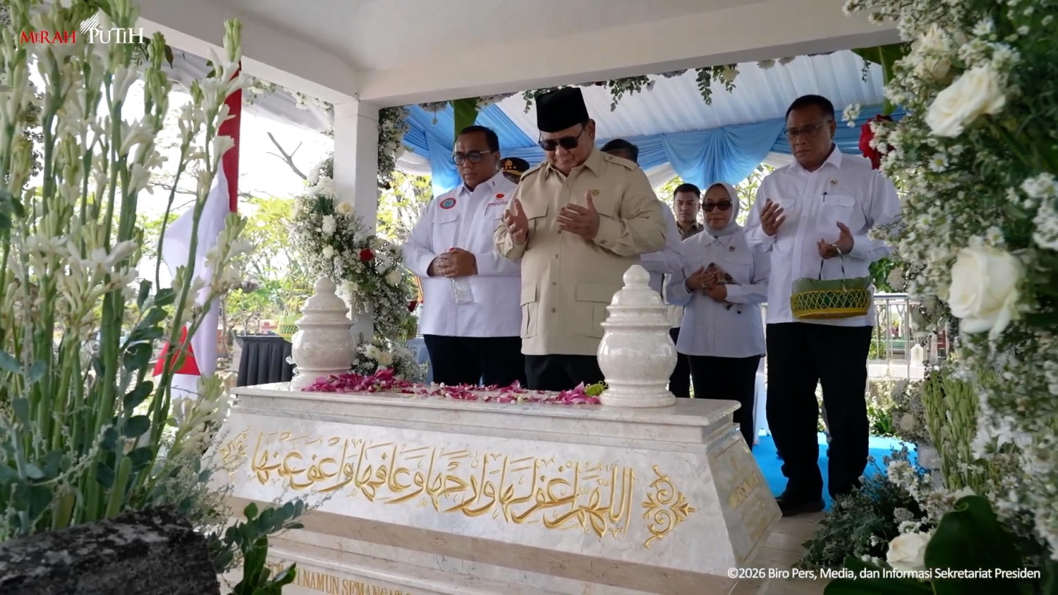 Presiden Prabowo ziarah ke makam Marsinah di Nganjuk