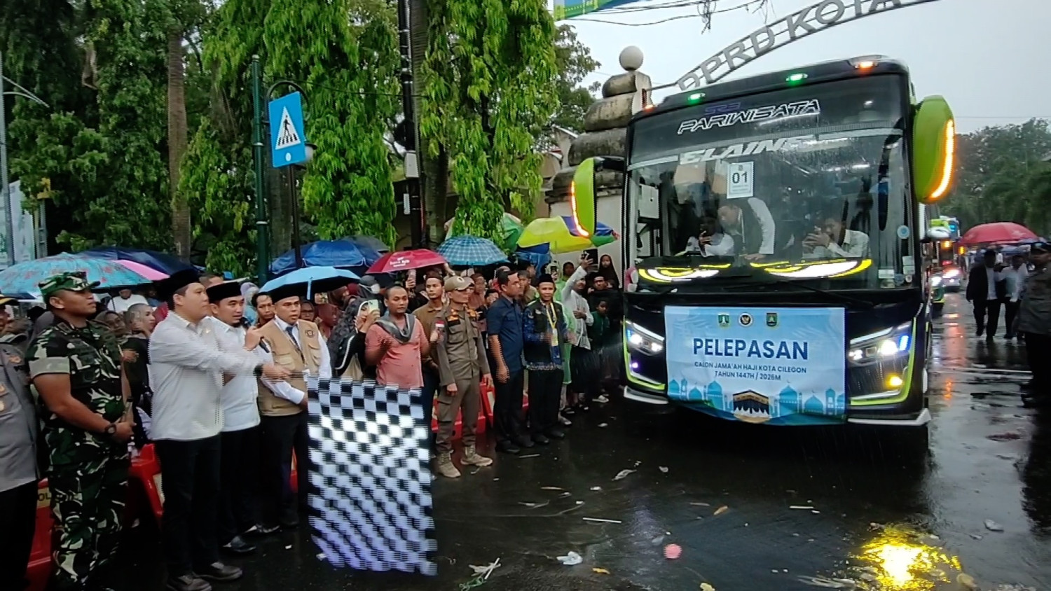 Wali Kota Cilegon lepas keberangkatan calon jamaah haji kloter 11