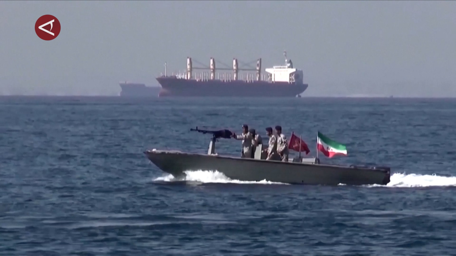 Selat Hormuz memanas, rudal Iran hantam fregat milik angkatan laut AS
