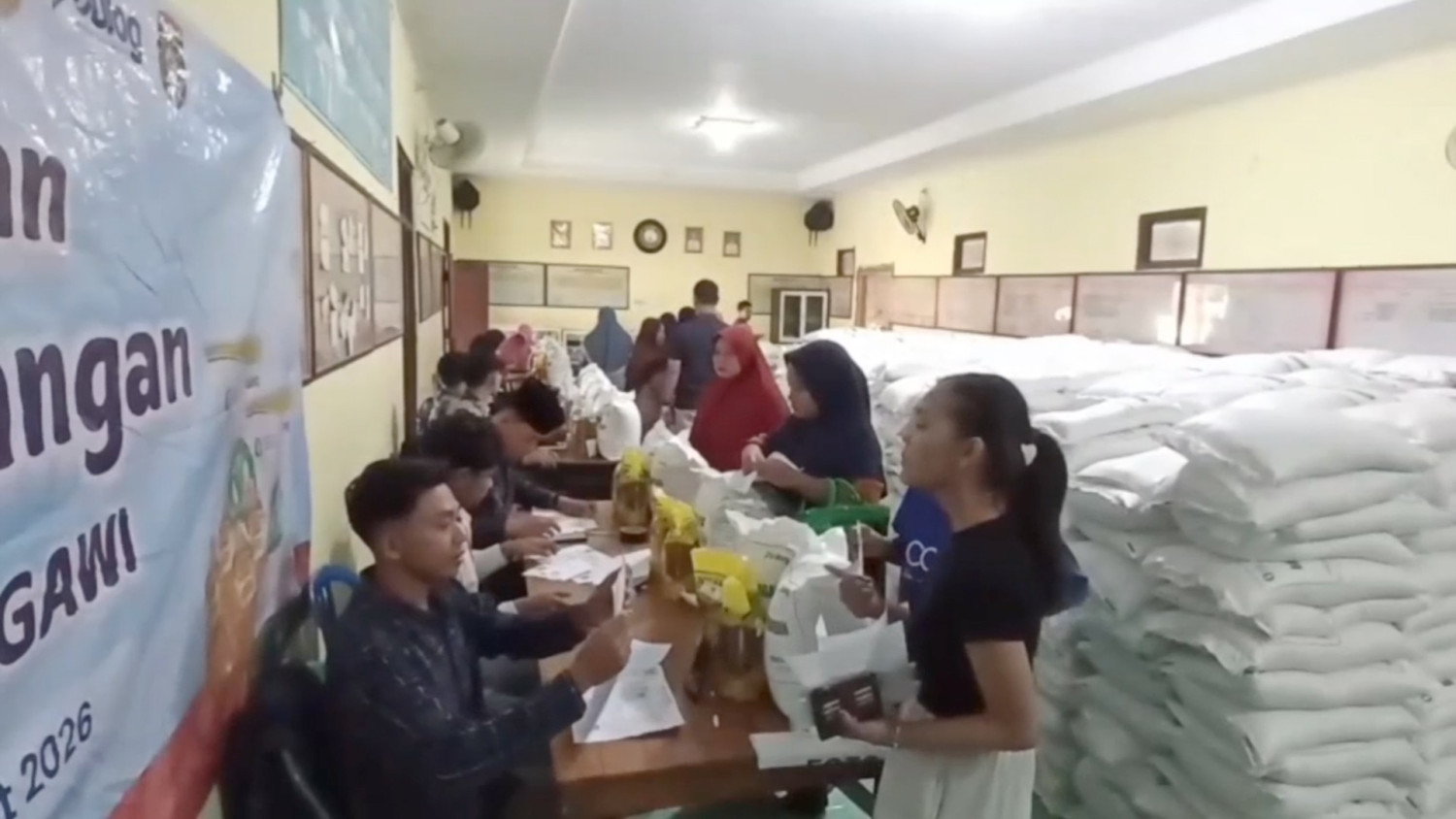 Bulog Madiun salurkan 3.338 ton beras bagi 166 ribu KPM di Ngawi