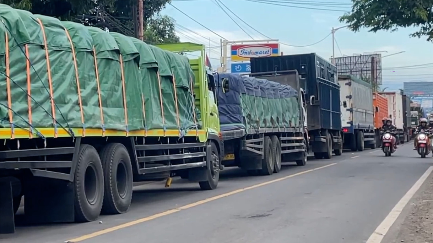 Cuaca buruk sebabkan antrean pajang di Pelabuhan Ketapang Banyuwangi