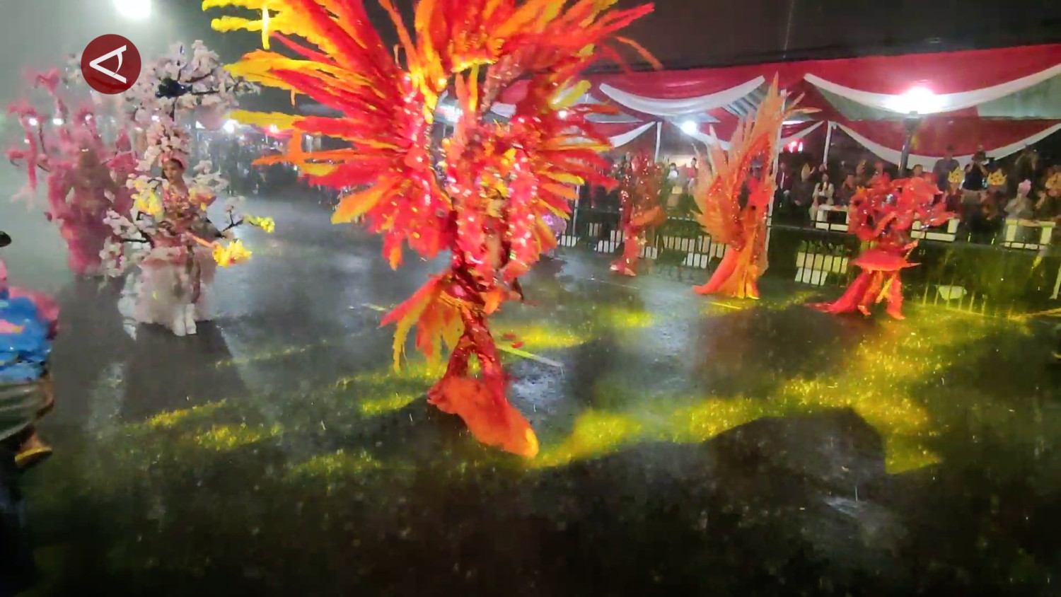 Hujan deras iringi gelaran Semarang Night Carnival 2026