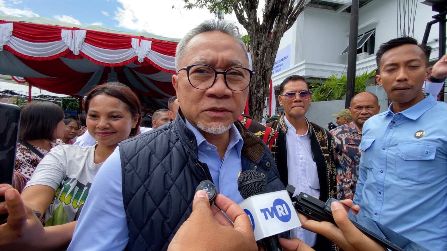 Menko Pangan bagikan 1.000 paket sembako untuk umat GBI di NTT