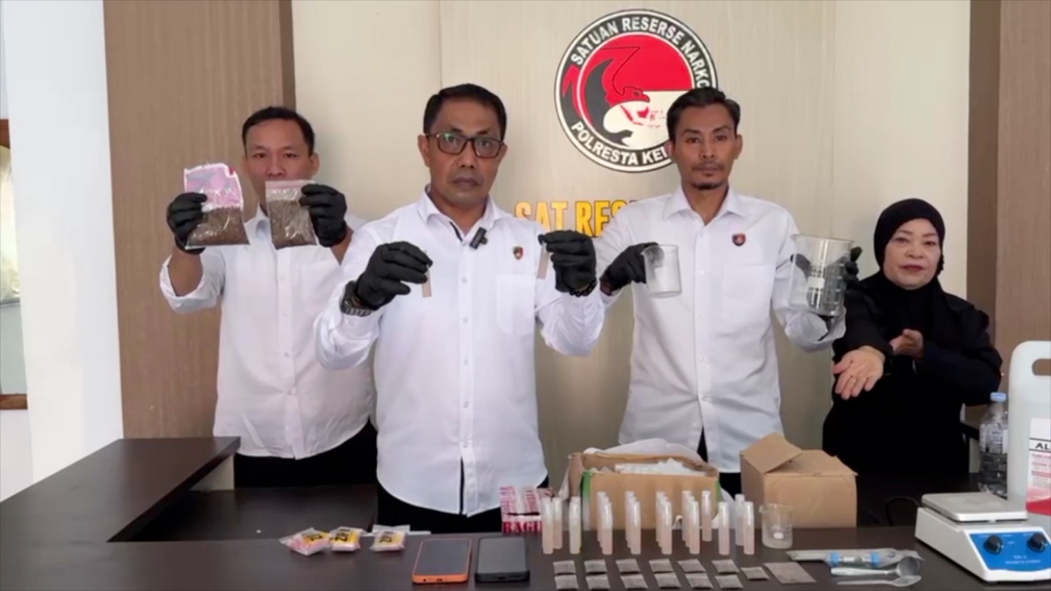 Polresta Kendari bongkar rumah industri narkotika jenis sinte