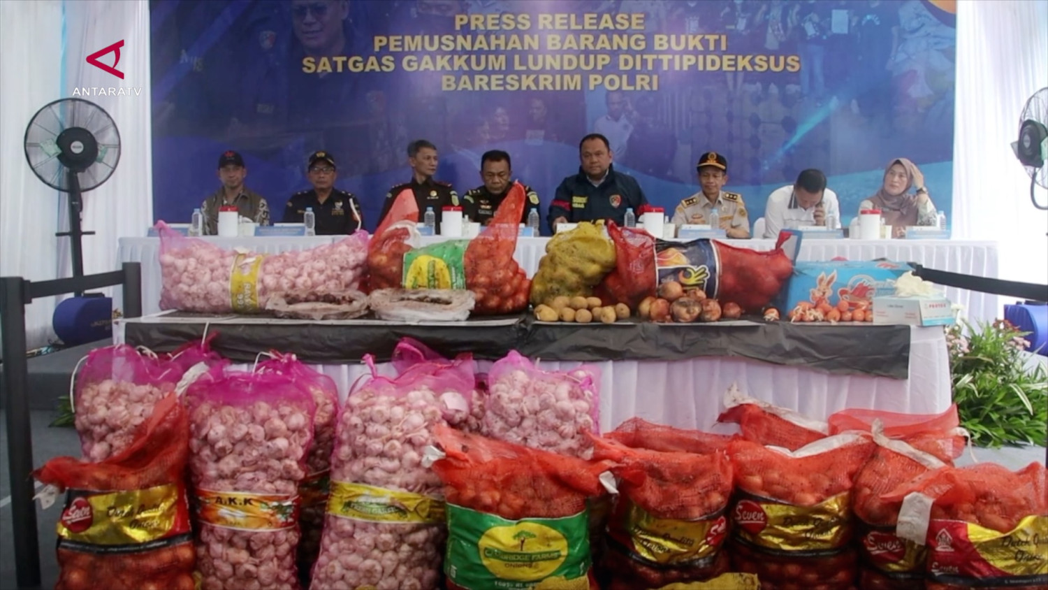 BKHIT Kalbar & Bareskrim gagalkan penyelundupan 65 ton pangan ilegal