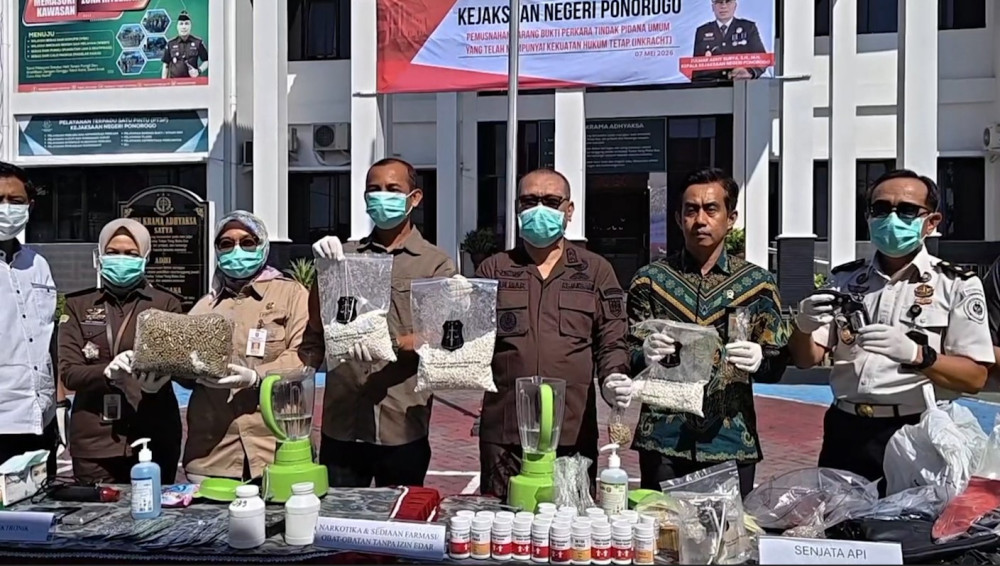 Kejari Ponorogo musnahkan barang bukti 44 perkara pidana