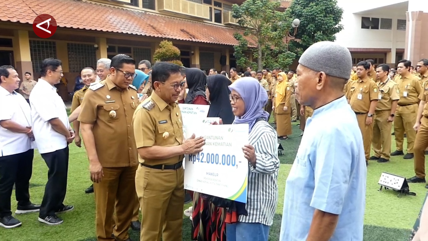 BPJS Ketenagakerjaan salurkan santunan kematian kepada pekerja rentan