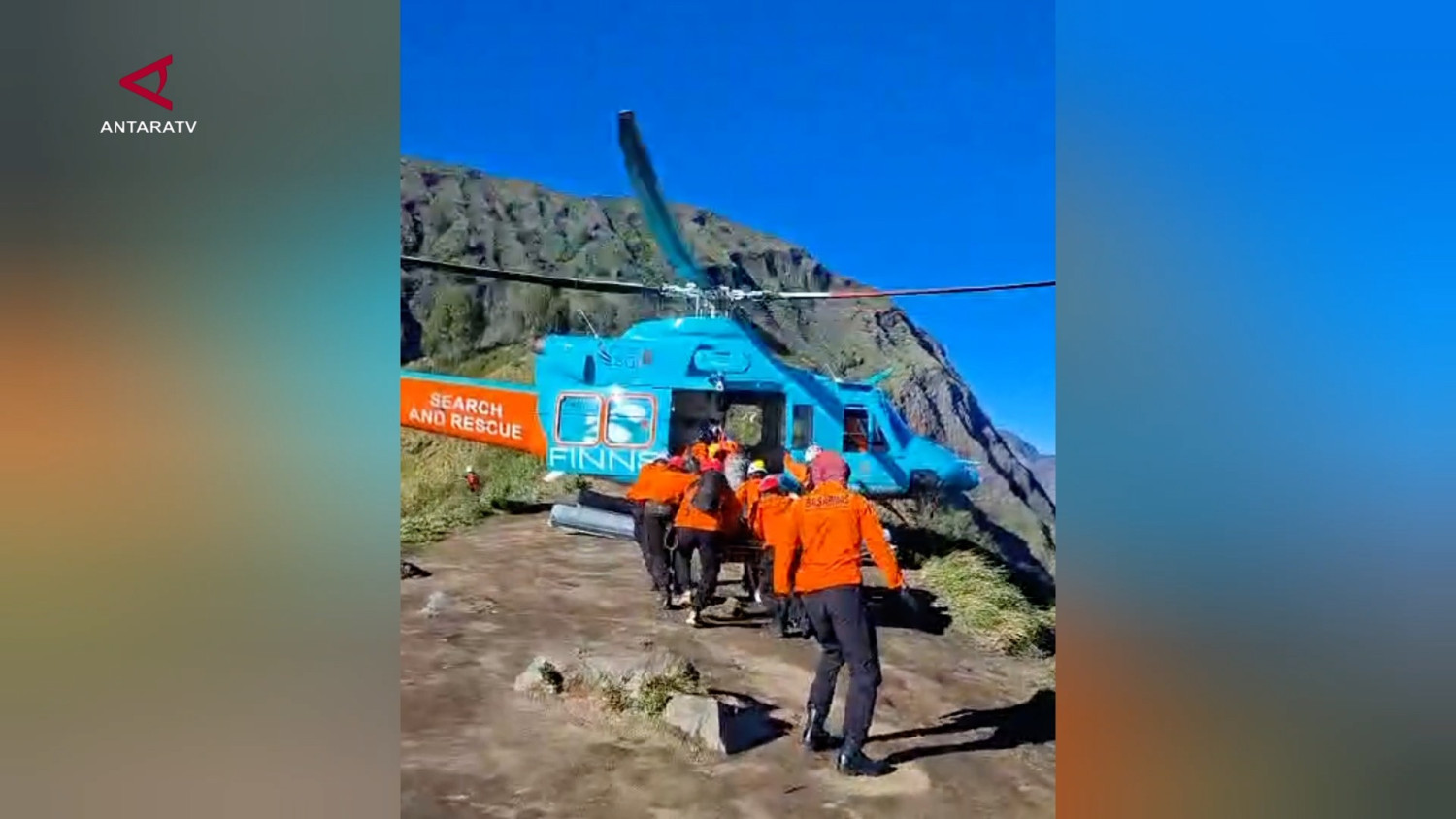 Tim SAR evakuasi pendaki Malaysia yang jatuh ke jurang Rinjani